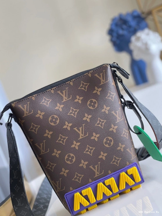 AAA Replica Ru LOUIS MESSENGER VUITTON CRUISER 0812